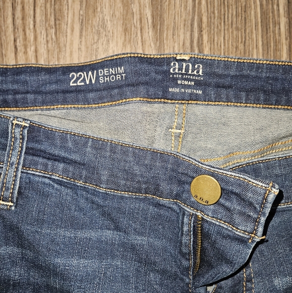 Ana Denim Shorts 22W - Picture 2 of 3